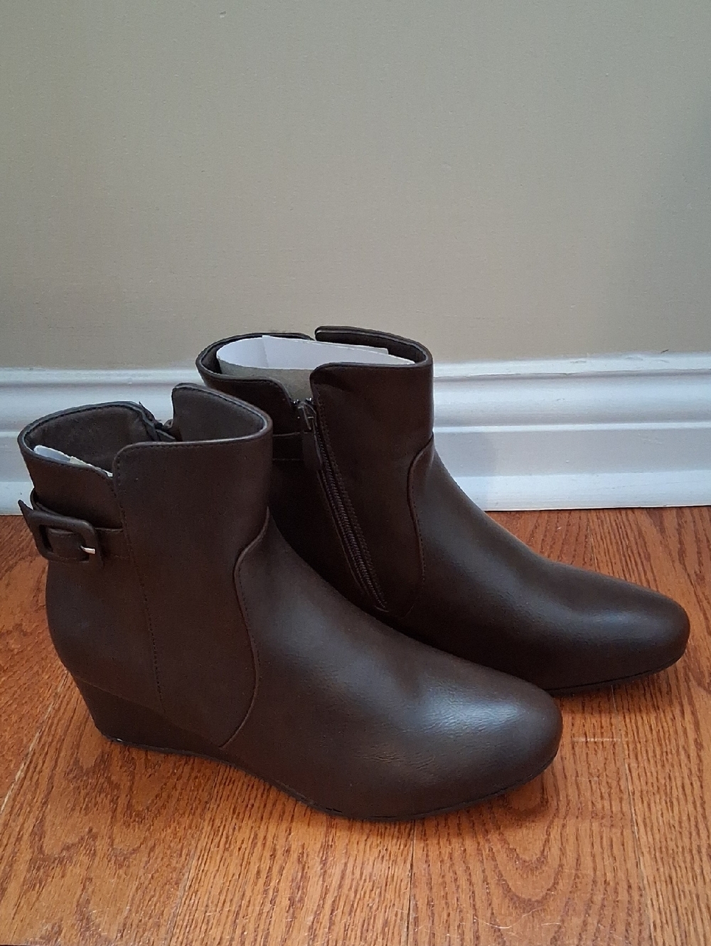 NWOT Dream Pairs Ankle Boots Low Wedge Faux Brown Leather Booties With Side Zip